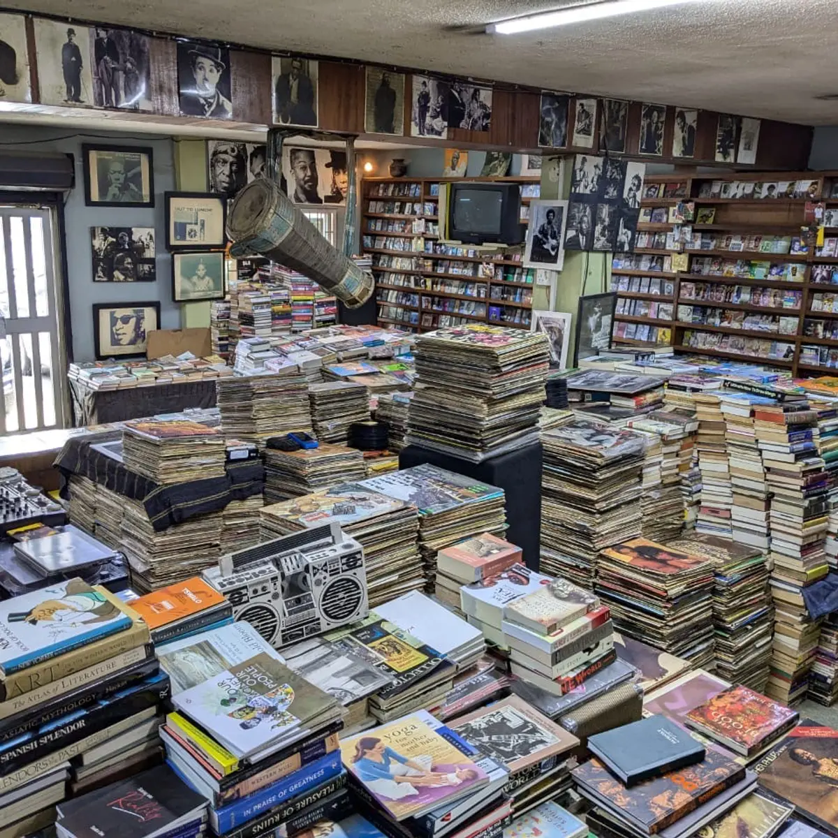 books and vinyls at jazzhole