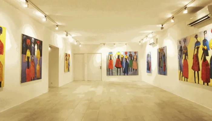 inside omenka gallery