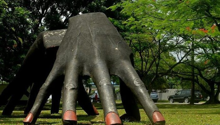 one hand in fingers park
