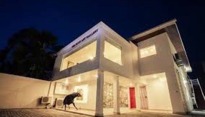 red door art gallery