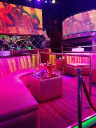 inside Club Quilox