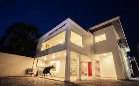 red door art gallery